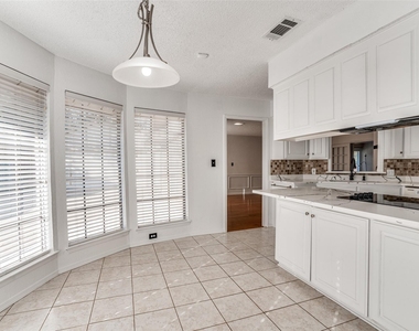 1021 Auburn Drive - Photo Thumbnail 8