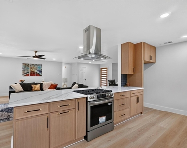 1104 Westwood Drive - Photo Thumbnail 16