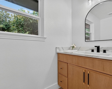 1104 Westwood Drive - Photo Thumbnail 13