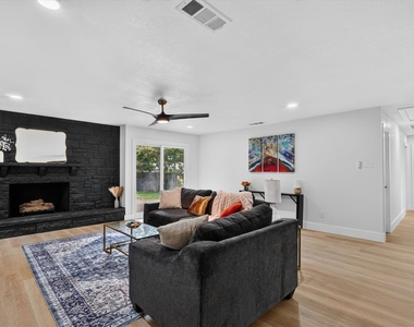 1104 Westwood Drive - Photo Thumbnail 4