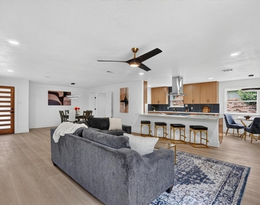 1104 Westwood Drive - Photo Thumbnail 5