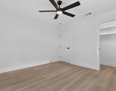 1104 Westwood Drive - Photo Thumbnail 28