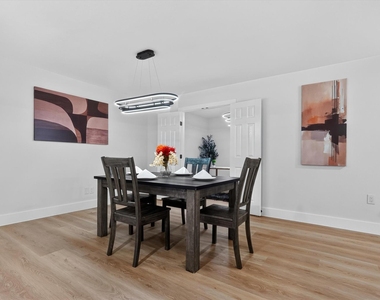 1104 Westwood Drive - Photo Thumbnail 6