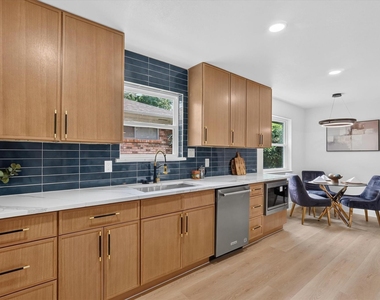 1104 Westwood Drive - Photo Thumbnail 17