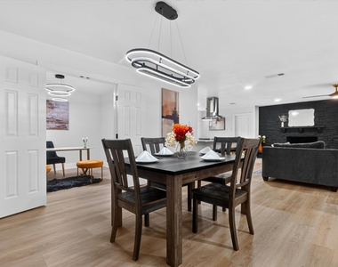 1104 Westwood Drive - Photo Thumbnail 8