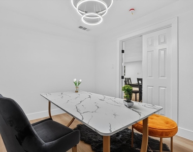 1104 Westwood Drive - Photo Thumbnail 11
