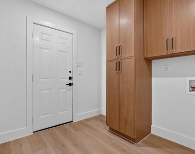 1104 Westwood Drive - Photo Thumbnail 12