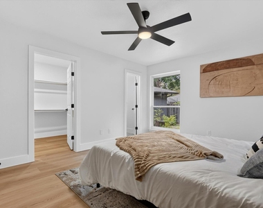 1104 Westwood Drive - Photo Thumbnail 20