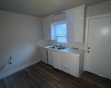 113 N Nueces - Photo Thumbnail 1