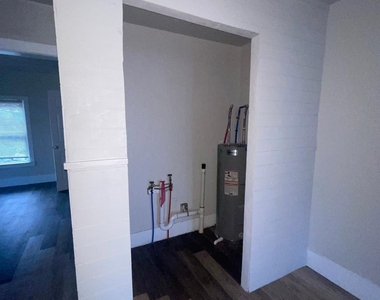 113 N Nueces - Photo Thumbnail 8