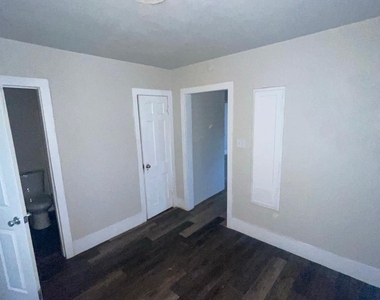 113 N Nueces - Photo Thumbnail 10