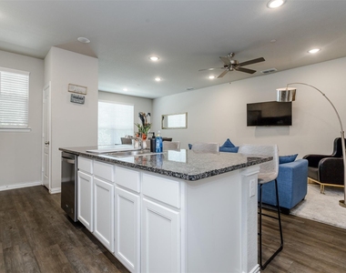 1270 Alamo Drive - Photo Thumbnail 12
