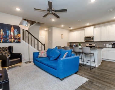 1270 Alamo Drive - Photo Thumbnail 6