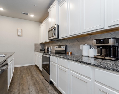 1270 Alamo Drive - Photo Thumbnail 11