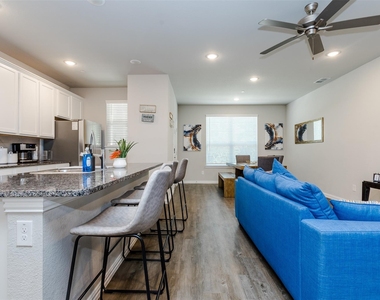 1270 Alamo Drive - Photo Thumbnail 14