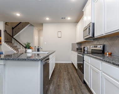 1270 Alamo Drive - Photo Thumbnail 10