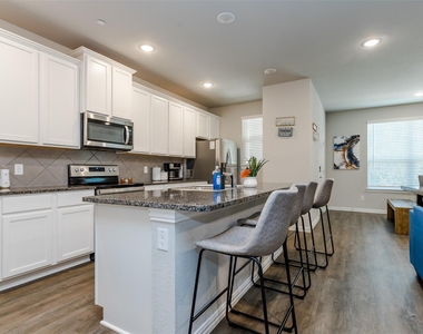 1270 Alamo Drive - Photo Thumbnail 15