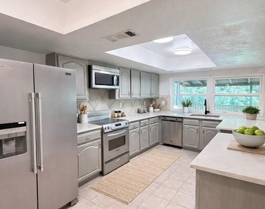 7208 Garrett Place - Photo Thumbnail 5