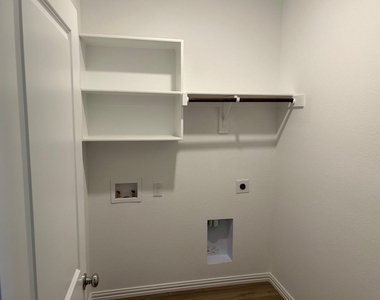 2517 Maplehurst Drive - Photo Thumbnail 13