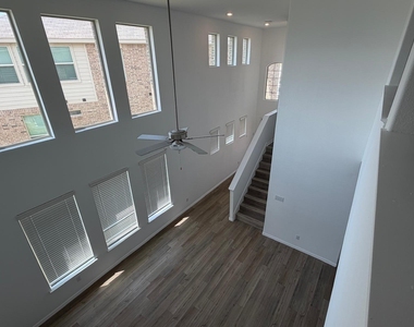 2517 Maplehurst Drive - Photo Thumbnail 33