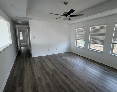 2517 Maplehurst Drive - Photo Thumbnail 36