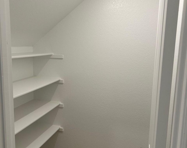 2517 Maplehurst Drive - Photo Thumbnail 11