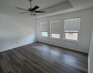 2517 Maplehurst Drive - Photo Thumbnail 32