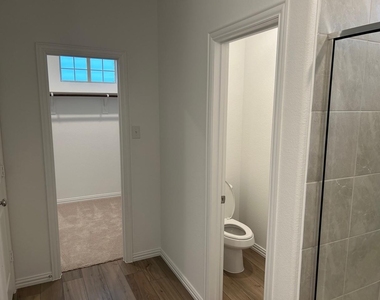 2517 Maplehurst Drive - Photo Thumbnail 18