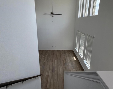 2517 Maplehurst Drive - Photo Thumbnail 37