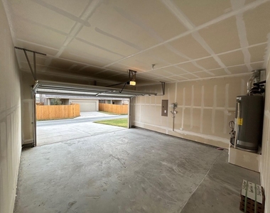 2517 Maplehurst Drive - Photo Thumbnail 22