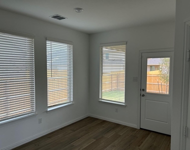 2517 Maplehurst Drive - Photo Thumbnail 9
