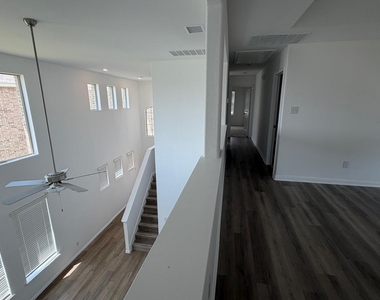 2517 Maplehurst Drive - Photo Thumbnail 34