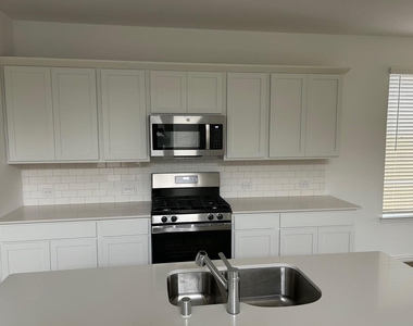 2517 Maplehurst Drive - Photo Thumbnail 6