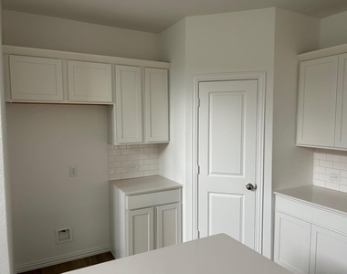 2517 Maplehurst Drive - Photo Thumbnail 8