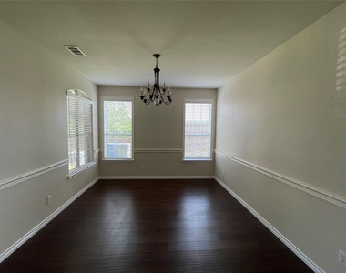 2509 Shooting Star Drive - Photo Thumbnail 4