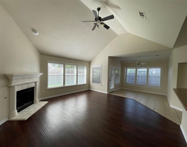 2509 Shooting Star Drive - Photo Thumbnail 3