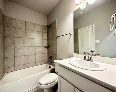 1428 Waverley Drive - Photo Thumbnail 10