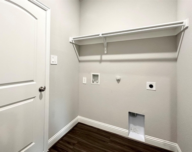 1428 Waverley Drive - Photo Thumbnail 15