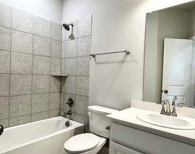 1428 Waverley Drive - Photo Thumbnail 14