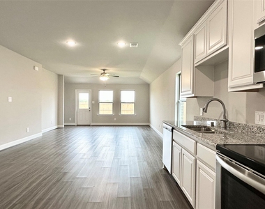1428 Waverley Drive - Photo Thumbnail 5