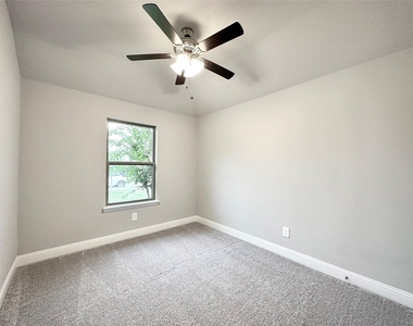 1428 Waverley Drive - Photo Thumbnail 13