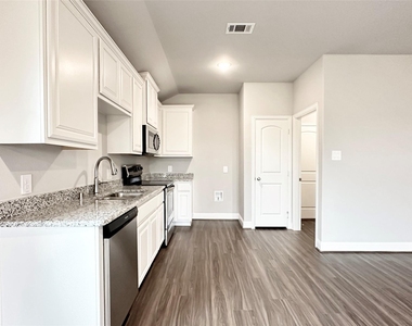 1428 Waverley Drive - Photo Thumbnail 4