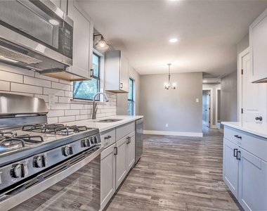 2423 Fenwick Drive - Photo Thumbnail 3