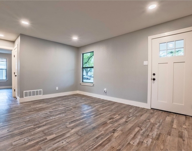 2423 Fenwick Drive - Photo Thumbnail 9