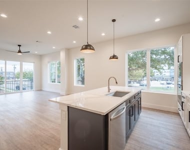 1614 N Fitzhugh Avenue - Photo Thumbnail 9
