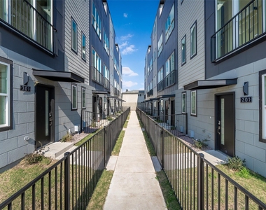 1614 N Fitzhugh Avenue - Photo Thumbnail 34