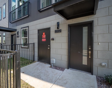 1614 N Fitzhugh Avenue - Photo Thumbnail 4