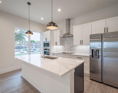 1614 N Fitzhugh Avenue - Photo Thumbnail 10