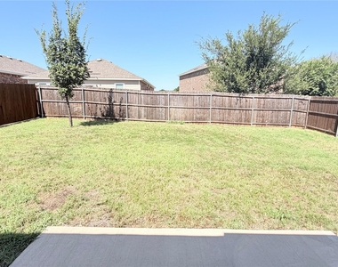 717 Yorkshire Drive - Photo Thumbnail 21