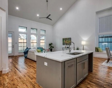 2043 Life Avenue - Photo Thumbnail 6
